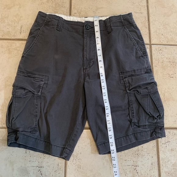 Old Navy Lived-In Straight Built-In Flex Cargo Shorts Men's 32 Grey - Picture 7 of 8